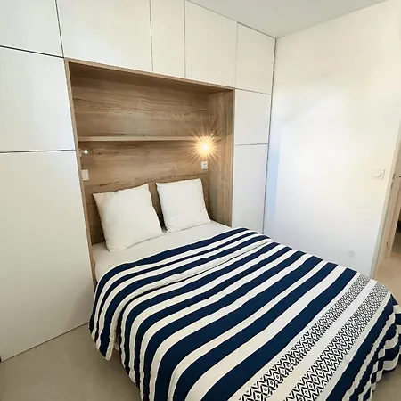 Renovated 2 - Ac And Terrace Appartement